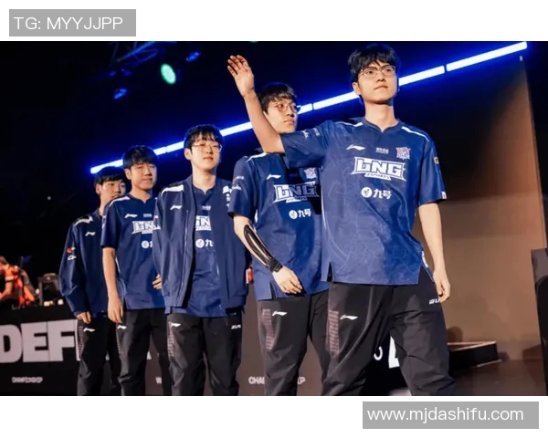 JDG战队灵活性引发热议分析其战术选择与团队配合的深层次影响