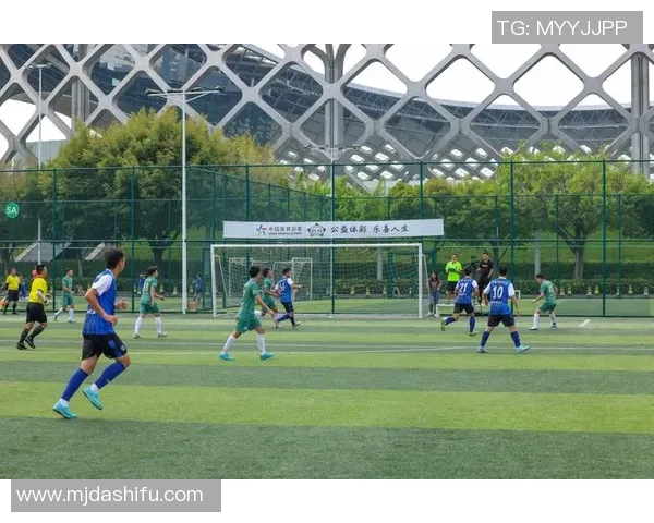 深圳足球队技术争议引发热议球迷与专家各抒己见探讨未来发展方向 深圳足球队技术争议引发热议球迷与专家各抒己见探讨未来发展方向