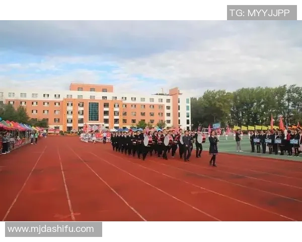 重庆足球队心理素质揭秘:如何在赛场上逆风翻盘与自我超越 重庆足球队心理素质揭秘:如何在赛场上逆风翻盘与自我超越
