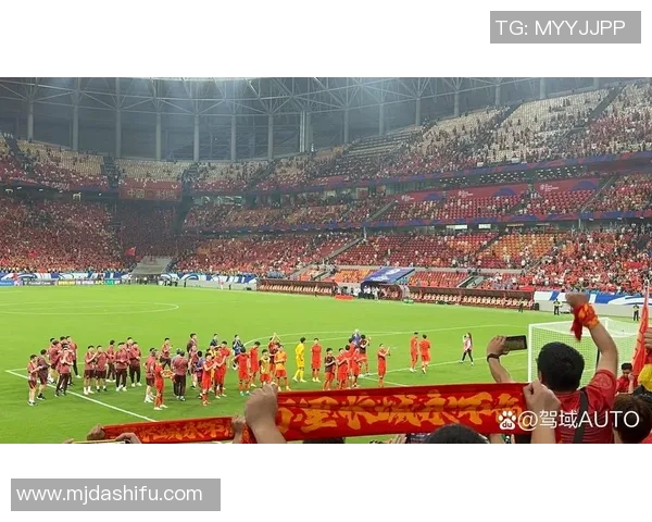 中国足球明星亲临现场签名留念精彩瞬间回顾 中国足球明星亲临现场签名留念精彩瞬间回顾